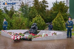 Депутат Пётр Горчанюк принял участие в возложении цветов к мемориалу «Жертвам теракта»